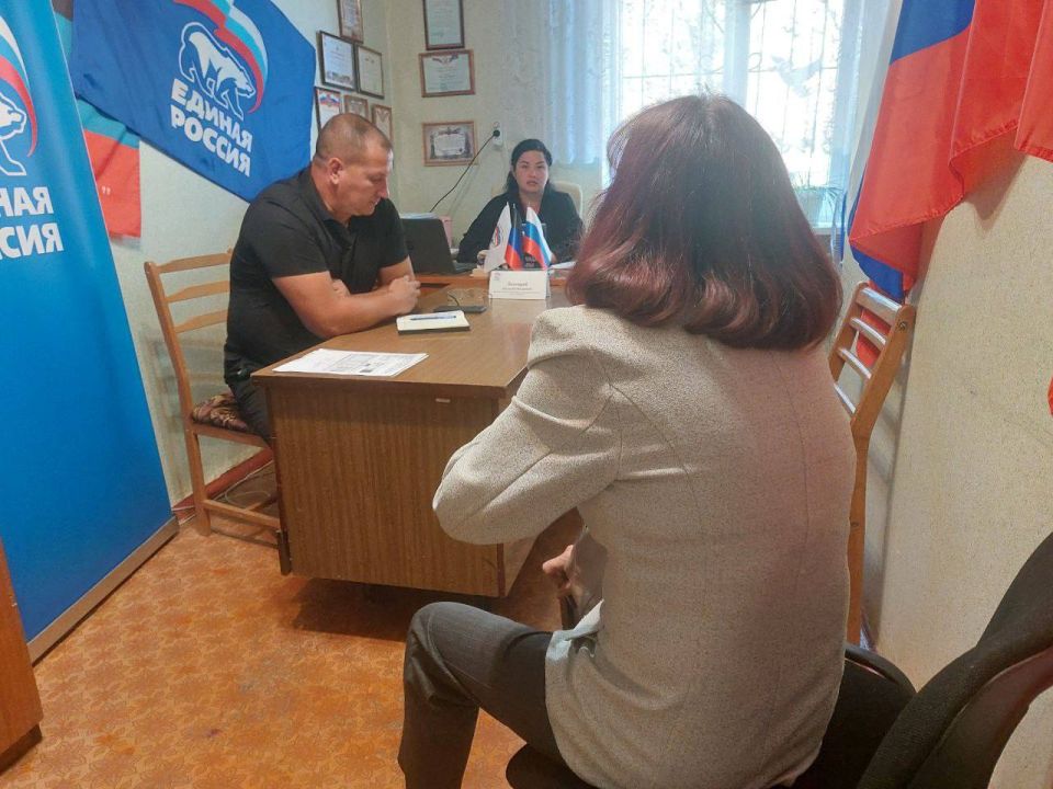 26 августа 2025г., заместитель главы администрации городского округа Дебальцево Валерий Бессараб, провёл личный прием граждан в местной общественной приёмной Дебальцевского местного отделения Партии "Единая Россия" в посёлке... 26 августа 2025г., заместитель главы администрации городского округа Дебальцево Валерий Бессараб, провёл личный прием граждан в местной общественной приёмной Дебальцевского местного отделения Партии "Единая Россия" в посёлке...