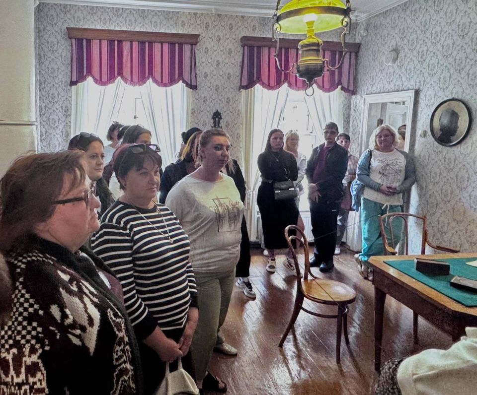 Для школьников и педагогов Мариуполя продолжаются насыщенные каникулы в Санкт-Петербурге Для школьников и педагогов Мариуполя продолжаются насыщенные каникулы в Санкт-Петербурге