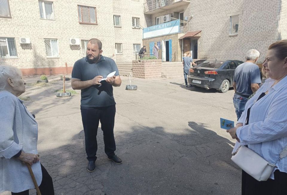 По поручению Главы ДНР Дениса Пушилина 26.08.2025 по адресу: г. Донецк, ул.Куйбышева,6 состоялась встреча с жителями района, на которой присутствовал заместитель руководителя Управы Ленинского внутригородского района... По поручению Главы ДНР Дениса Пушилина 26.08.2025 по адресу: г. Донецк, ул.Куйбышева,6 состоялась встреча с жителями района, на которой присутствовал заместитель руководителя Управы Ленинского внутригородского района...