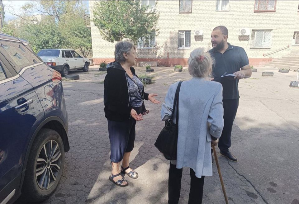 По поручению Главы ДНР Дениса Пушилина 26.08.2025 по адресу: г. Донецк, ул.Куйбышева,6 состоялась встреча с жителями района, на которой присутствовал заместитель руководителя Управы Ленинского внутригородского района... По поручению Главы ДНР Дениса Пушилина 26.08.2025 по адресу: г. Донецк, ул.Куйбышева,6 состоялась встреча с жителями района, на которой присутствовал заместитель руководителя Управы Ленинского внутригородского района...