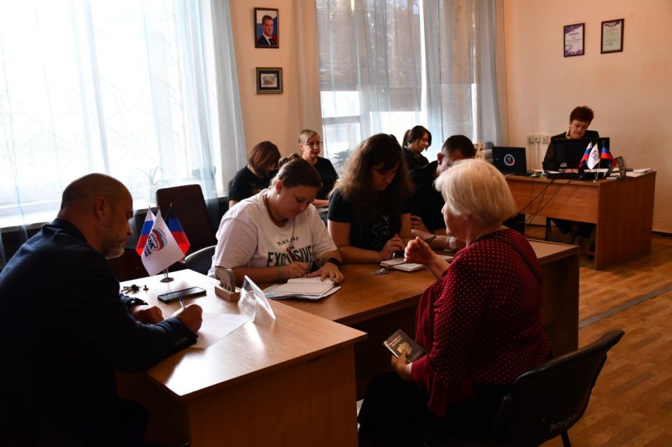 Сергей Желновач: Сегодня, в общественной приемной Всероссийской политической партии «Единая Россия» провел прием граждан Сергей Желновач: Сегодня, в общественной приемной Всероссийской политической партии «Единая Россия» провел прием граждан