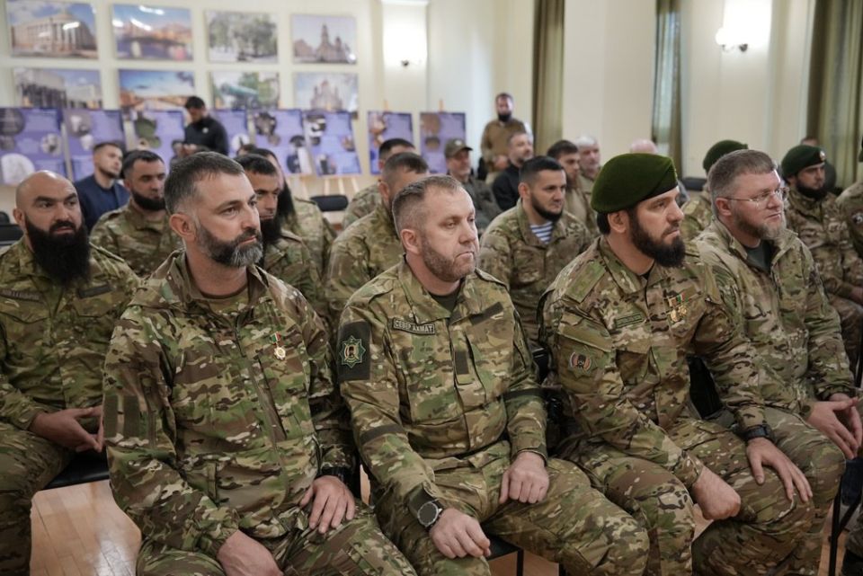Глава ДНР Денис Пушилин вручил награды Донецкой Народной Республики 19 военнослужащим и государственным деятелям Чеченской Республики Глава ДНР Денис Пушилин вручил награды Донецкой Народной Республики 19 военнослужащим и государственным деятелям Чеченской Республики