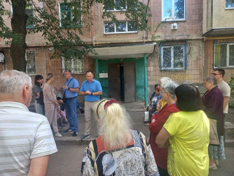 Александр Пеняев: 26 августа провел встречу с жителями микрорайона «Зорька» Александр Пеняев: 26 августа провел встречу с жителями микрорайона «Зорька»