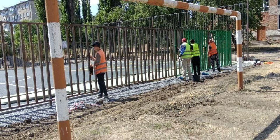 Денис Зубов: Подрядчики Нижегородской области обновляют спортивную площадку в Иловайске Денис Зубов: Подрядчики Нижегородской области обновляют спортивную площадку в Иловайске