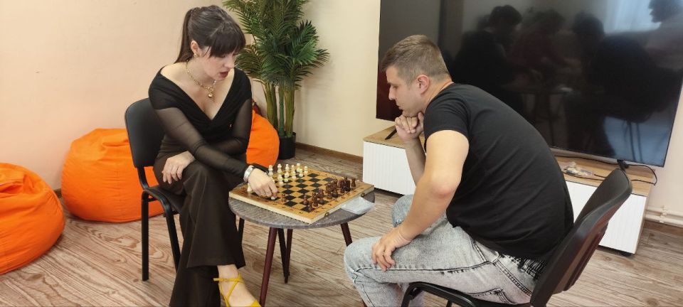 В молодежном отделе имени Марии Пироговой, 26 августа, кипела интеллектуальная битва! Сотрудники МБУ "Центр культуры и досуга города Дебальцево" организовали захватывающий турнир по настольным играм, собравший любителей... В молодежном отделе имени Марии Пироговой, 26 августа, кипела интеллектуальная битва! Сотрудники МБУ "Центр культуры и досуга города Дебальцево" организовали захватывающий турнир по настольным играм, собравший любителей...