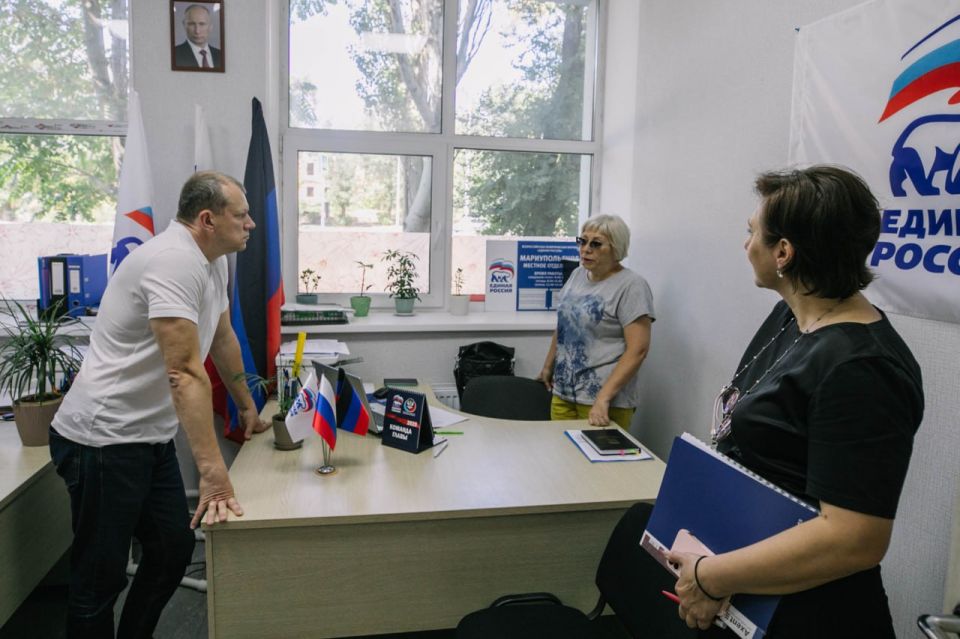 Антон Кольцов: Ознакомился с работой Общественной приемной Местного отделения ВПП «Единая Россия» Антон Кольцов: Ознакомился с работой Общественной приемной Местного отделения ВПП «Единая Россия»