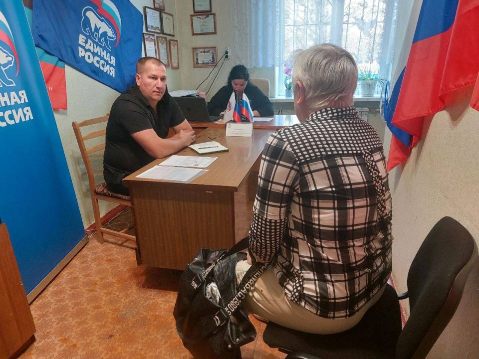 26 августа 2025г., заместитель главы администрации городского округа Дебальцево Валерий Бессараб, провёл личный прием граждан в местной общественной приёмной Дебальцевского местного отделения Партии "Единая Россия" в посёлке... 26 августа 2025г., заместитель главы администрации городского округа Дебальцево Валерий Бессараб, провёл личный прием граждан в местной общественной приёмной Дебальцевского местного отделения Партии "Единая Россия" в посёлке...