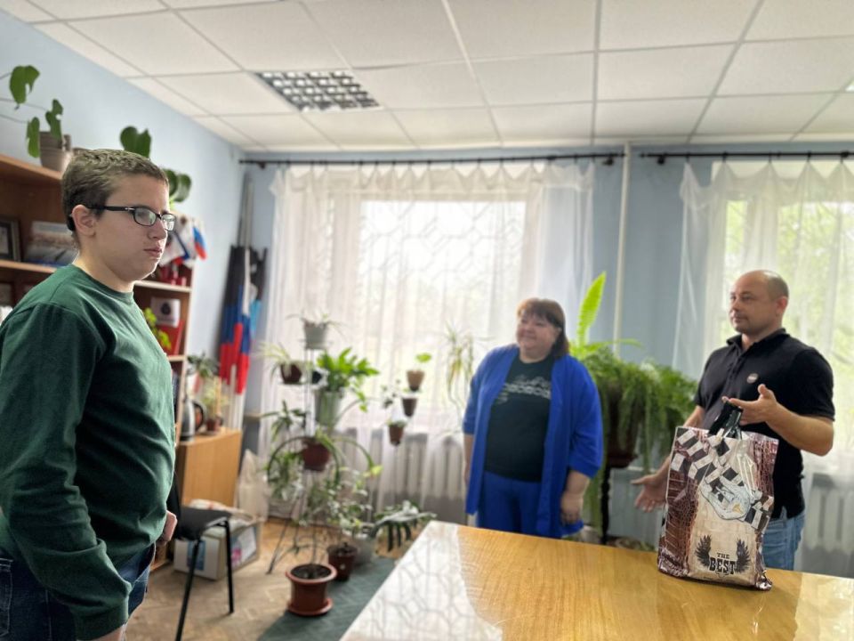 Денис Зубов: Иловайск акция «Собери ребенка в школу» Денис Зубов: Иловайск акция «Собери ребенка в школу»