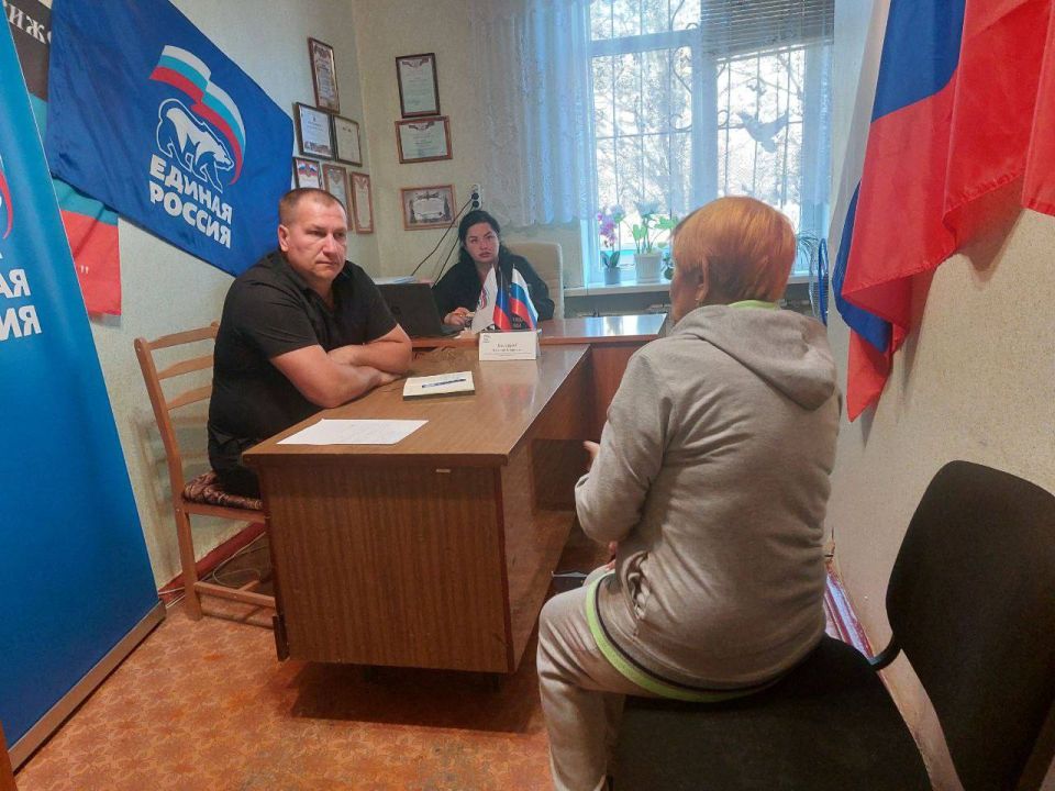 26 августа 2025г., заместитель главы администрации городского округа Дебальцево Валерий Бессараб, провёл личный прием граждан в местной общественной приёмной Дебальцевского местного отделения Партии "Единая Россия" в посёлке... 26 августа 2025г., заместитель главы администрации городского округа Дебальцево Валерий Бессараб, провёл личный прием граждан в местной общественной приёмной Дебальцевского местного отделения Партии "Единая Россия" в посёлке...