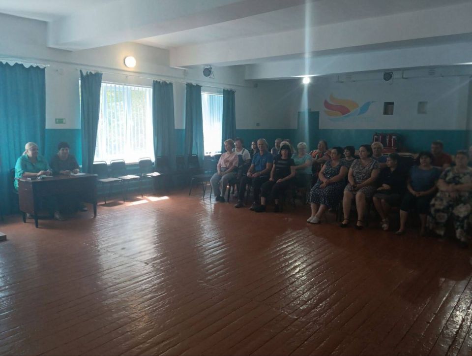 Сегодня заведующий Мирненского территориального сектора провела встречу с коллективом Мирненской школы Сегодня заведующий Мирненского территориального сектора провела встречу с коллективом Мирненской школы