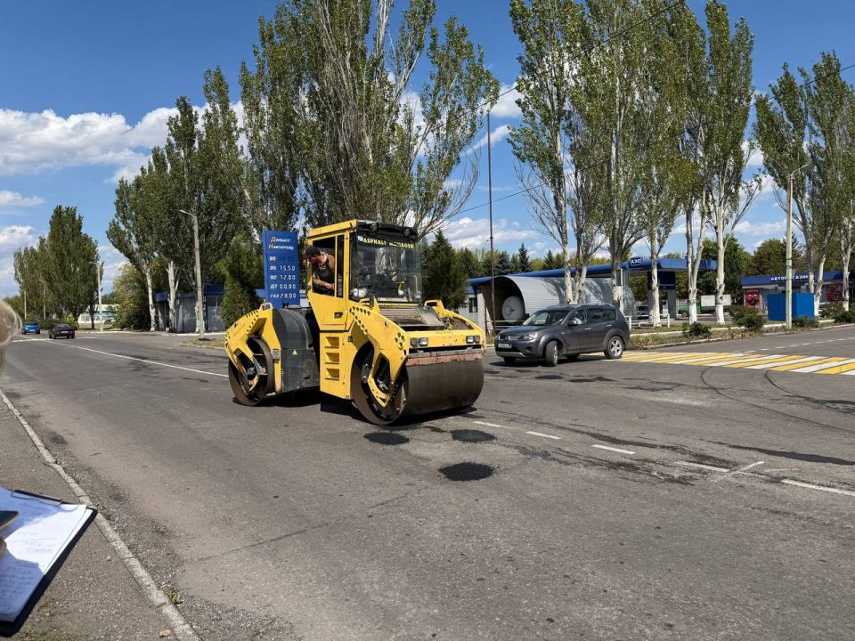 В Кировском работают над улучшением состояния дорожного покрытия В Кировском работают над улучшением состояния дорожного покрытия