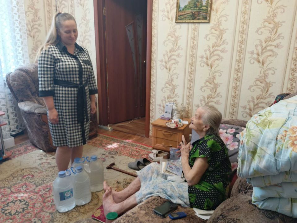 Юрий Будрин: Сотрудники Управы Кировского района города Донецка продолжают оказывать помощь малоподвижным и пожилым жителям района с доставкой технической и питьевой воды Юрий Будрин: Сотрудники Управы Кировского района города Донецка продолжают оказывать помощь малоподвижным и пожилым жителям района с доставкой технической и питьевой воды