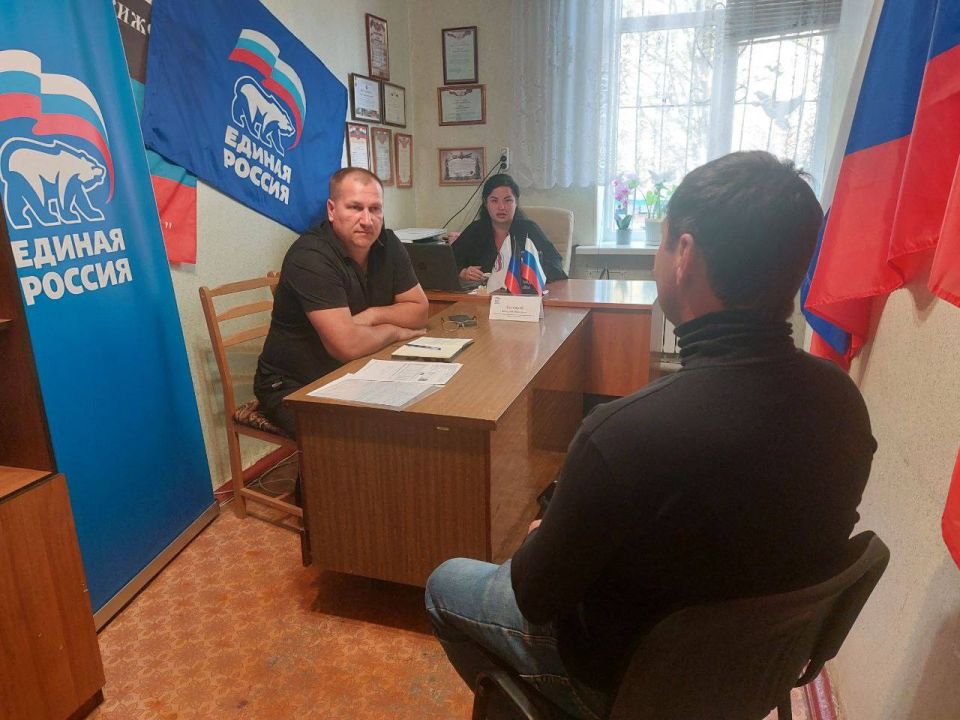 26 августа 2025г., заместитель главы администрации городского округа Дебальцево Валерий Бессараб, провёл личный прием граждан в местной общественной приёмной Дебальцевского местного отделения Партии "Единая Россия" в посёлке... 26 августа 2025г., заместитель главы администрации городского округа Дебальцево Валерий Бессараб, провёл личный прием граждан в местной общественной приёмной Дебальцевского местного отделения Партии "Единая Россия" в посёлке...