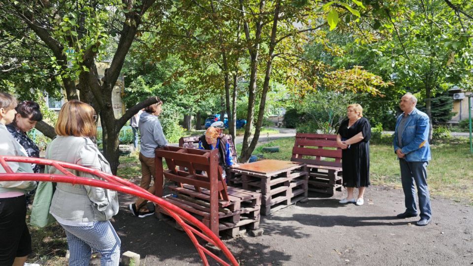 25 августа, в рамках поручения Главы ДНР Дениса Пушилина, депутат Макеевского городского совета Александр Подгорный и депутат Народного Совета Наталья Бурцева, провели встречу с населением на подведомственной территории по... 25 августа, в рамках поручения Главы ДНР Дениса Пушилина, депутат Макеевского городского совета Александр Подгорный и депутат Народного Совета Наталья Бурцева, провели встречу с населением на подведомственной территории по...