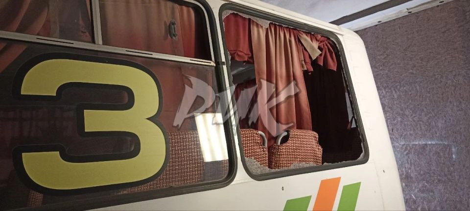 Иван Приходько: В результате сброса взрывоопасного предмета с БПЛА ВФУ на гражданский автомобиль в районе Автодрома (Никитовский район Горловки) вчера, 25 августа, осколками был поврежден автобус маршрута № 2 Иван Приходько: В результате сброса взрывоопасного предмета с БПЛА ВФУ на гражданский автомобиль в районе Автодрома (Никитовский район Горловки) вчера, 25 августа, осколками был поврежден автобус маршрута № 2
