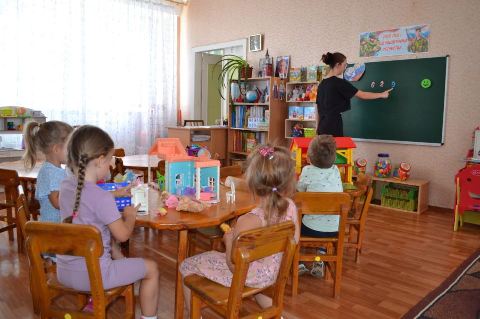 Пятая, трудовая, четверть для макеевских школьников Пятая, трудовая, четверть для макеевских школьников