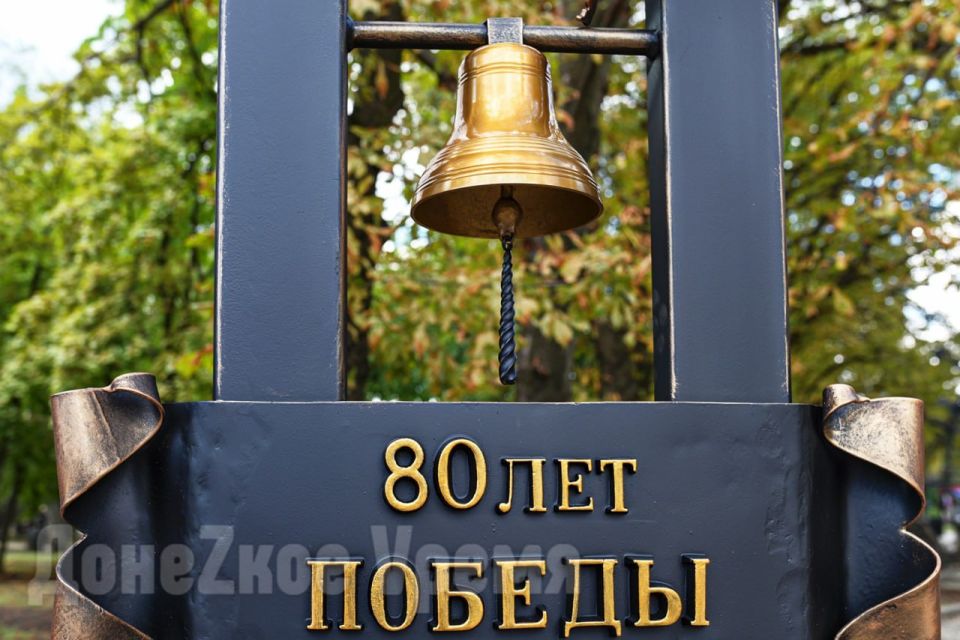 Как настоящий: в Парке кованых фигур установили Орден "Победа" Как настоящий: в Парке кованых фигур установили Орден "Победа"