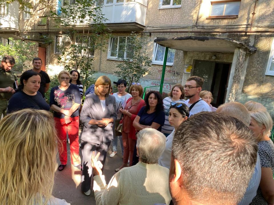 Виктория Жукова: Сегодня встречу с гражданами в городском округе Харцызск провела Советник Главы Республики Елена Никитина Виктория Жукова: Сегодня встречу с гражданами в городском округе Харцызск провела Советник Главы Республики Елена Никитина
