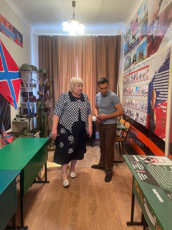 Согласно поручению Главы ДНР Дениса Пушилина депутат #Комитет_по_транспорту_и_связи Денис Машков (фракция «Единая Россия») провел встречу с педагогическим коллективом школы № 41 в городе Горловка Согласно поручению Главы ДНР Дениса Пушилина депутат #Комитет_по_транспорту_и_связи Денис Машков (фракция «Единая Россия») провел встречу с педагогическим коллективом школы № 41 в городе Горловка