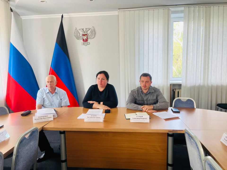 Виктория Жукова: Провела еженедельное аппаратное совещание с руководителями ведомств, а также представителями силовых структур