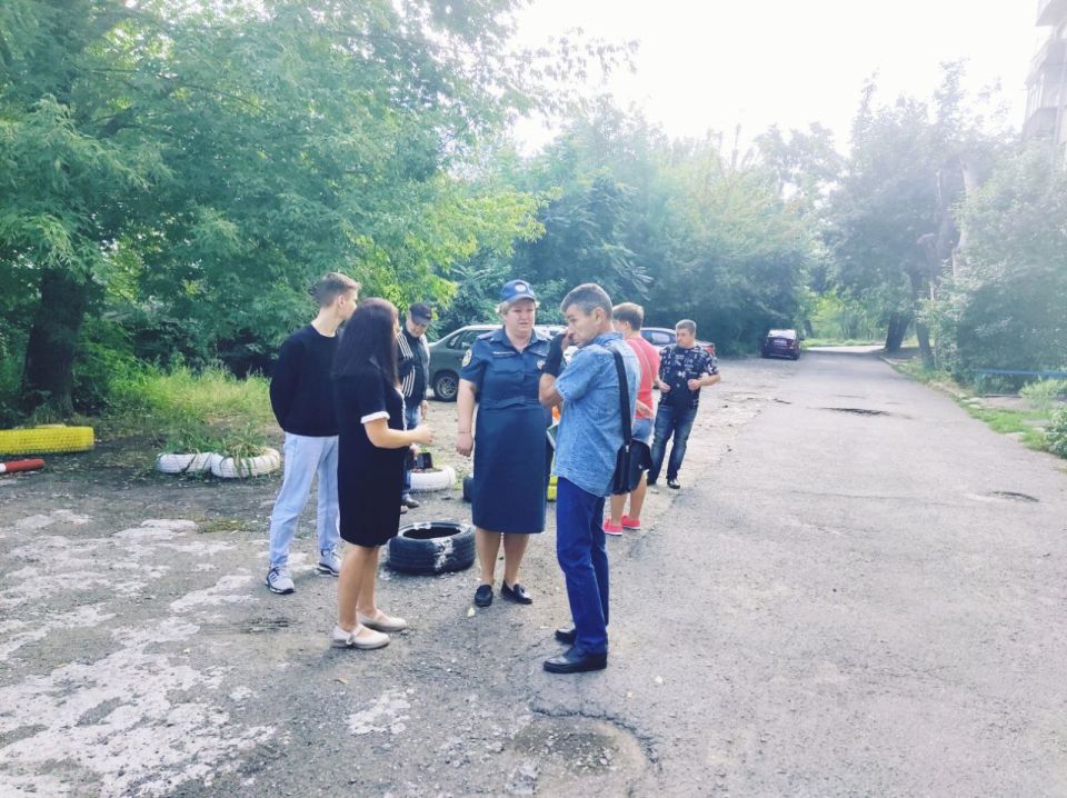 По поручению Главы ДНР Дениса Пушилина 26.08.2025 по адресу: г. Донецк, ул.Куйбышева,28 состоялась встреча с жителями, на которой присутствовали руководитель Управы Ленинского внутригородского района Татьяна Темникова... По поручению Главы ДНР Дениса Пушилина 26.08.2025 по адресу: г. Донецк, ул.Куйбышева,28 состоялась встреча с жителями, на которой присутствовали руководитель Управы Ленинского внутригородского района Татьяна Темникова...
