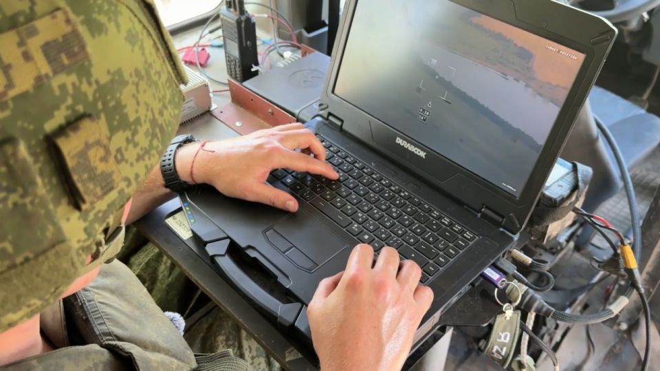 Кадры работы расчёта беспилотников Zala 238-й гв. АБр 8-й гв. ОА в составе ГрВ "Центр" на Покровском направлении в ДНР показало Минобороны РФ Кадры работы расчёта беспилотников Zala 238-й гв. АБр 8-й гв. ОА в составе ГрВ "Центр" на Покровском направлении в ДНР показало Минобороны РФ