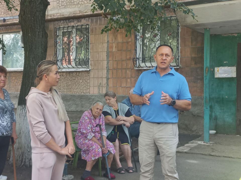 Александр Пеняев: 26 августа провел встречу с жителями микрорайона «Зорька» Александр Пеняев: 26 августа провел встречу с жителями микрорайона «Зорька»