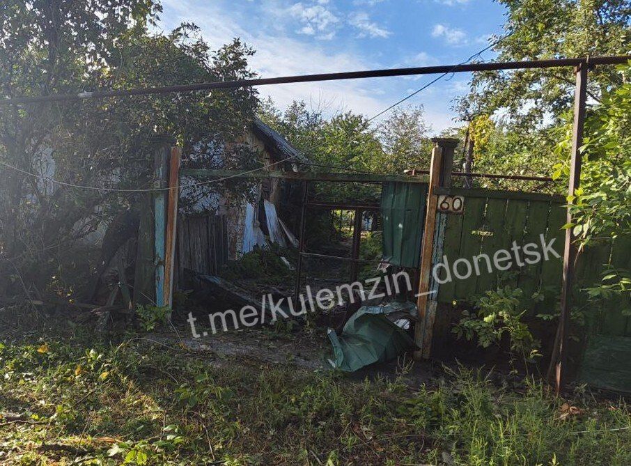 В результате удара беспилотника в Киевском районе Донецка повреждены частные и многоэтажные дома, сообщили в администрации города В результате удара беспилотника в Киевском районе Донецка повреждены частные и многоэтажные дома, сообщили в администрации города