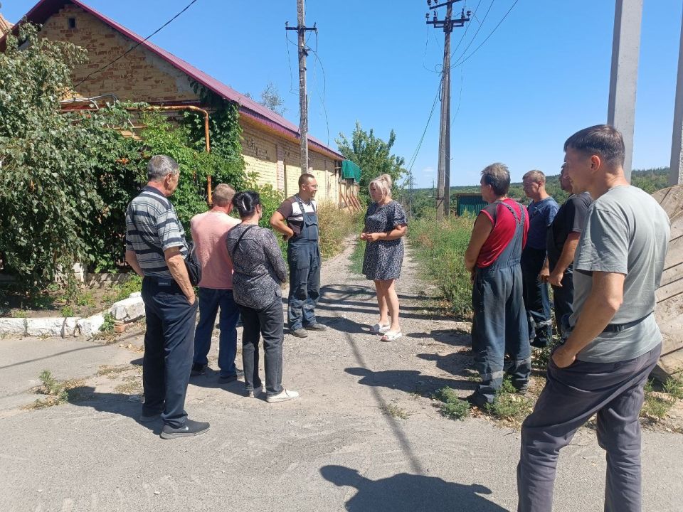 Начальник Пантелеймоновского территориального отдела Татьяна Александровна Шелуханова встретилась с жителями пгт Начальник Пантелеймоновского территориального отдела Татьяна Александровна Шелуханова встретилась с жителями пгт