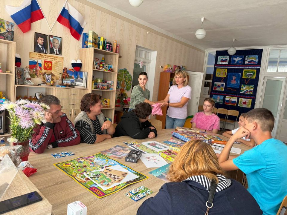 Сегодня по партийному проекту «Единая Россия», «Крепкая семья», отдел опеки и попечительства администрации городского округа совместно с представителями МБУ «ЦСРСТИДИ» для детей и взрослых с... Сегодня по партийному проекту «Единая Россия», «Крепкая семья», отдел опеки и попечительства администрации городского округа совместно с представителями МБУ «ЦСРСТИДИ» для детей и взрослых с...
