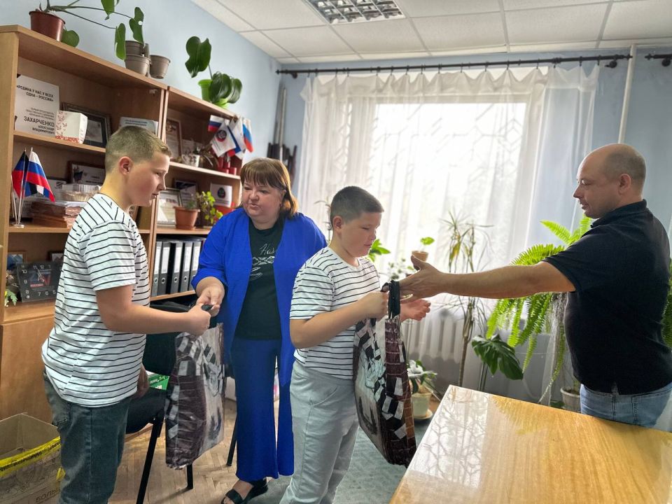 Денис Зубов: Иловайск акция «Собери ребенка в школу» Денис Зубов: Иловайск акция «Собери ребенка в школу»