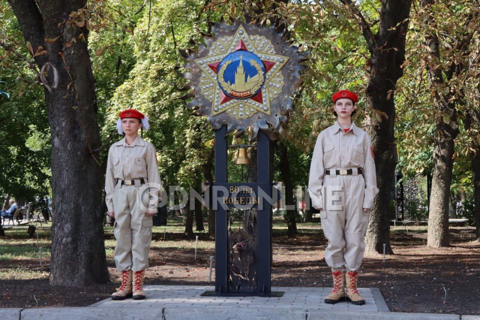 По случаю 80-летия Победы в донецком Парке кованых фигур открыли новую скульптуру "Орден Победы" По случаю 80-летия Победы в донецком Парке кованых фигур открыли новую скульптуру "Орден Победы"