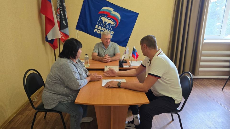 Николай Михайлов: Провел личный приём граждан в общественной приёмной партии "Единая Россия" Старобешевского муниципального округа