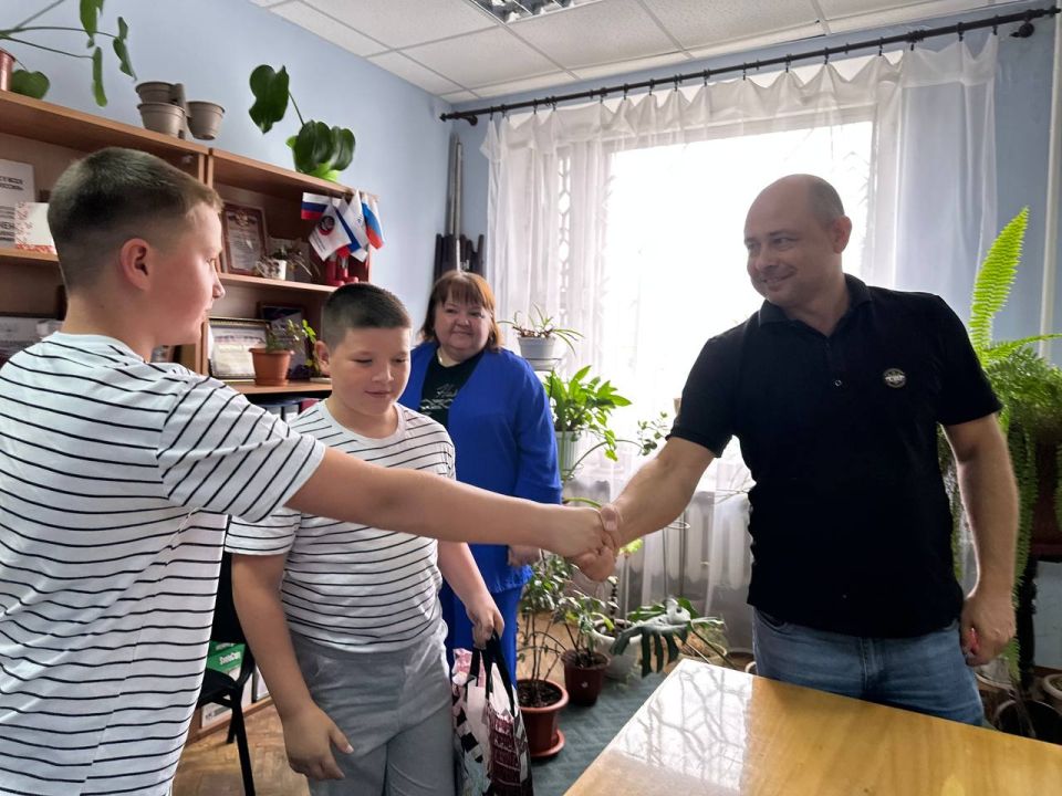 Денис Зубов: Иловайск акция «Собери ребенка в школу» Денис Зубов: Иловайск акция «Собери ребенка в школу»