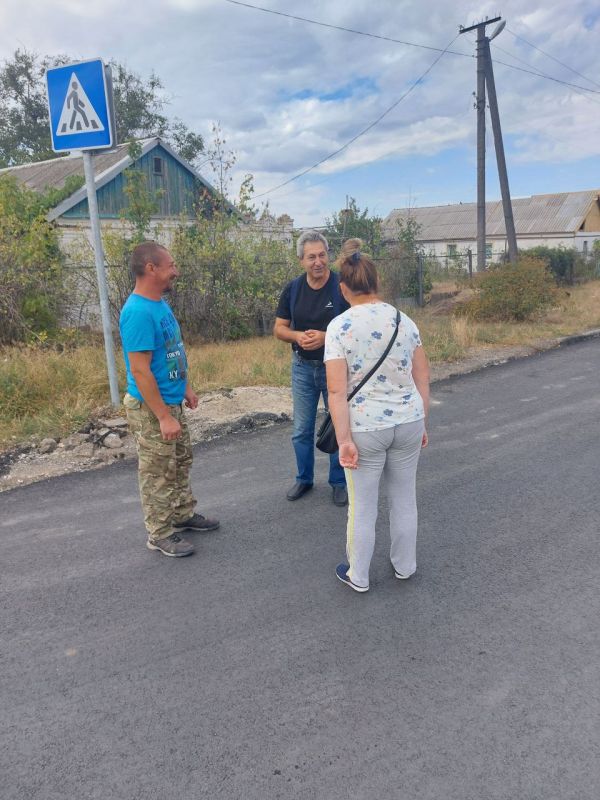 Сегодня Попруженко Артем Викторович, депутат Мангушского муниципального совета, член фракции Всероссийской политической партии «ЕДИННАЯ РОССИЯ» в Мангушском муниципальном совете, провел беседу с жителями пгт Мангуш Сегодня Попруженко Артем Викторович, депутат Мангушского муниципального совета, член фракции Всероссийской политической партии «ЕДИННАЯ РОССИЯ» в Мангушском муниципальном совете, провел беседу с жителями пгт Мангуш