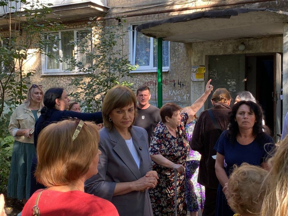 Виктория Жукова: Сегодня встречу с гражданами в городском округе Харцызск провела Советник Главы Республики Елена Никитина Виктория Жукова: Сегодня встречу с гражданами в городском округе Харцызск провела Советник Главы Республики Елена Никитина