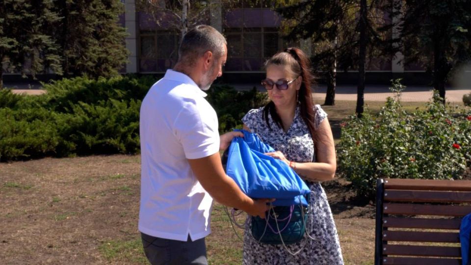 Александр Волошин: Совместно с депутатами Народного Совета ДНР принимаем участие в традиционной акции Единой России «Собери ребёнка в школу» Александр Волошин: Совместно с депутатами Народного Совета ДНР принимаем участие в традиционной акции Единой России «Собери ребёнка в школу»