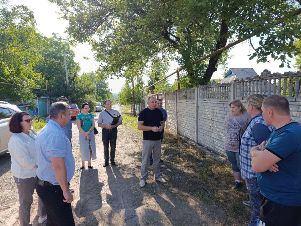 Руководитель Управы Буденновского внутригородского района Михаил Меренков совместно с депутатом Донецкого городского совета Александром Герасименко провели встречу с жителями микрорайона «Победа» Руководитель Управы Буденновского внутригородского района Михаил Меренков совместно с депутатом Донецкого городского совета Александром Герасименко провели встречу с жителями микрорайона «Победа»