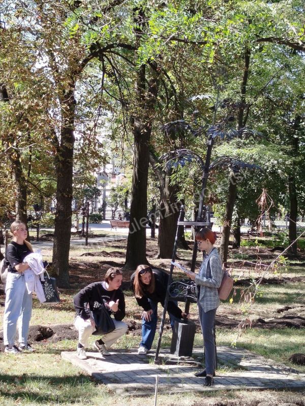 В рамках празднования Дня города для студентов факультета туризма Донецкого национального университета экономики и торговли им. М. Туган-Барановского была организована увлекательная экскурсия «Донецк – город, в котором... В рамках празднования Дня города для студентов факультета туризма Донецкого национального университета экономики и торговли им. М. Туган-Барановского была организована увлекательная экскурсия «Донецк – город, в котором...