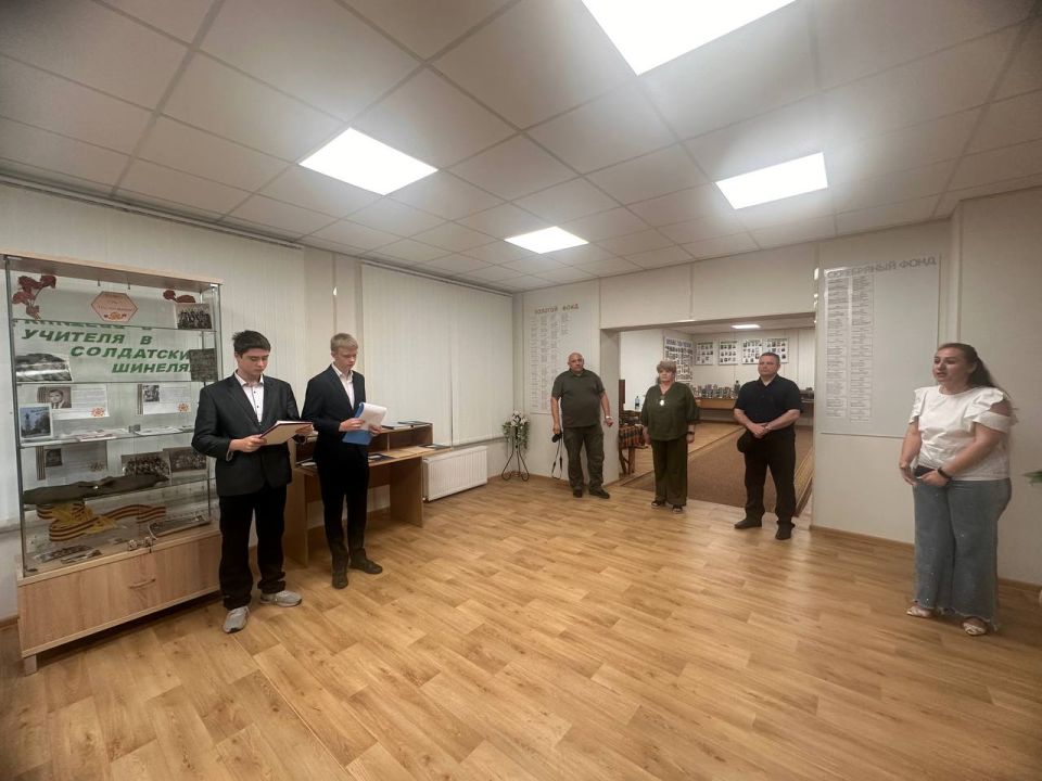 Сегодня приняла участие в мероприятии "Учителя в солдатских шинелях", которое проводилось в рамках партийного проекта "Новая школа" в ГБОУ "Тельмановская гимназия Тельмановского м.о." В ходе мероприятия, посвященного Дню... Сегодня приняла участие в мероприятии "Учителя в солдатских шинелях", которое проводилось в рамках партийного проекта "Новая школа" в ГБОУ "Тельмановская гимназия Тельмановского м.о." В ходе мероприятия, посвященного Дню...