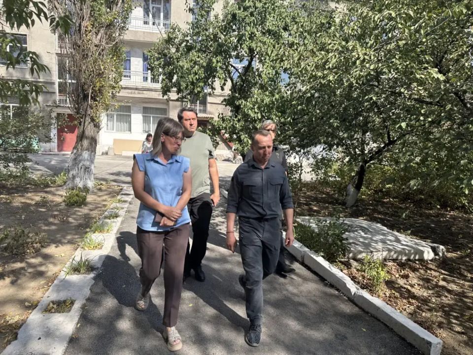 Вице-губернатор Ленинградской области проверил ход работ в школе-интернате № 2 в Енакиево Вице-губернатор Ленинградской области проверил ход работ в школе-интернате № 2 в Енакиево