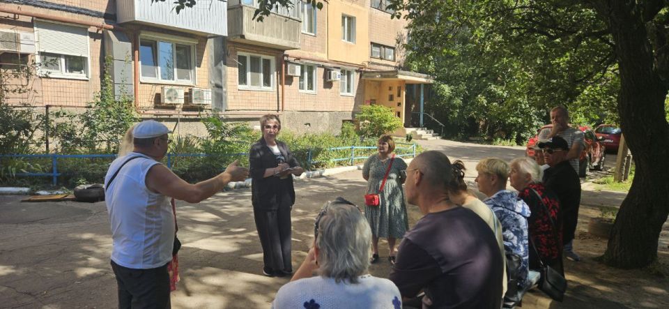 Сегодня состоялась встреча депутата городского совета Ирины Глыбовской с жителями улицы Раздольной Сегодня состоялась встреча депутата городского совета Ирины Глыбовской с жителями улицы Раздольной