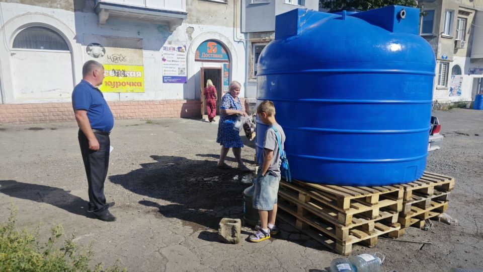 По поручению Главы ДНР Дениса Пушилина, на территории Кировского внутригородского района продолжаются встречи с населением на подведомственной территории.27 августа, депутат Макеевского городского совета Юрий Яретенко... По поручению Главы ДНР Дениса Пушилина, на территории Кировского внутригородского района продолжаются встречи с населением на подведомственной территории.27 августа, депутат Макеевского городского совета Юрий Яретенко...