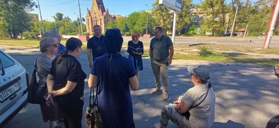 Валентин Левченко: Сегодня заместитель главы Администрации городского округа Донецк Артеменко Тимур Иванович провел встречу с жителями улицы Гранатная Валентин Левченко: Сегодня заместитель главы Администрации городского округа Донецк Артеменко Тимур Иванович провел встречу с жителями улицы Гранатная