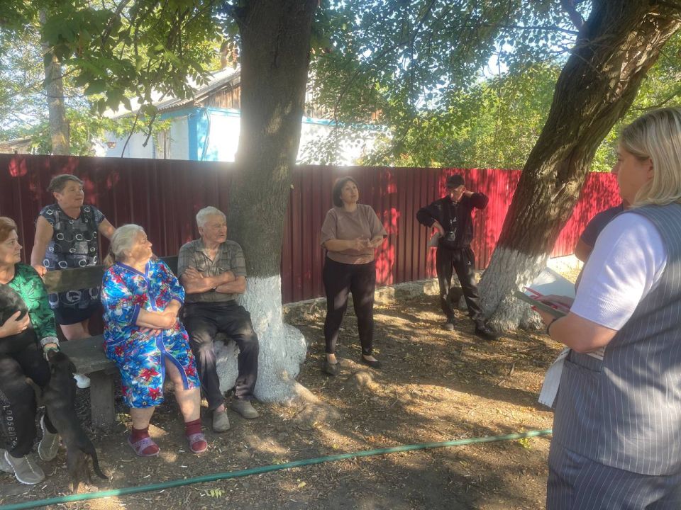 Управляющий делами Администрации Тельмановского муниципального округа провела встречу с населением в селе Терновка Управляющий делами Администрации Тельмановского муниципального округа провела встречу с населением в селе Терновка