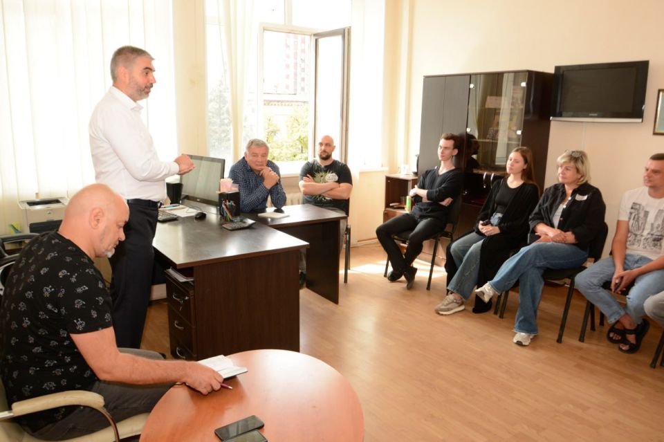 Заместитель Председателя Народного Совета ДНР Алексей Дорофеев (фракция «Новые люди») провел рабочую встречу с коллективом телеканала «Оплот ТВ» Заместитель Председателя Народного Совета ДНР Алексей Дорофеев (фракция «Новые люди») провел рабочую встречу с коллективом телеканала «Оплот ТВ»