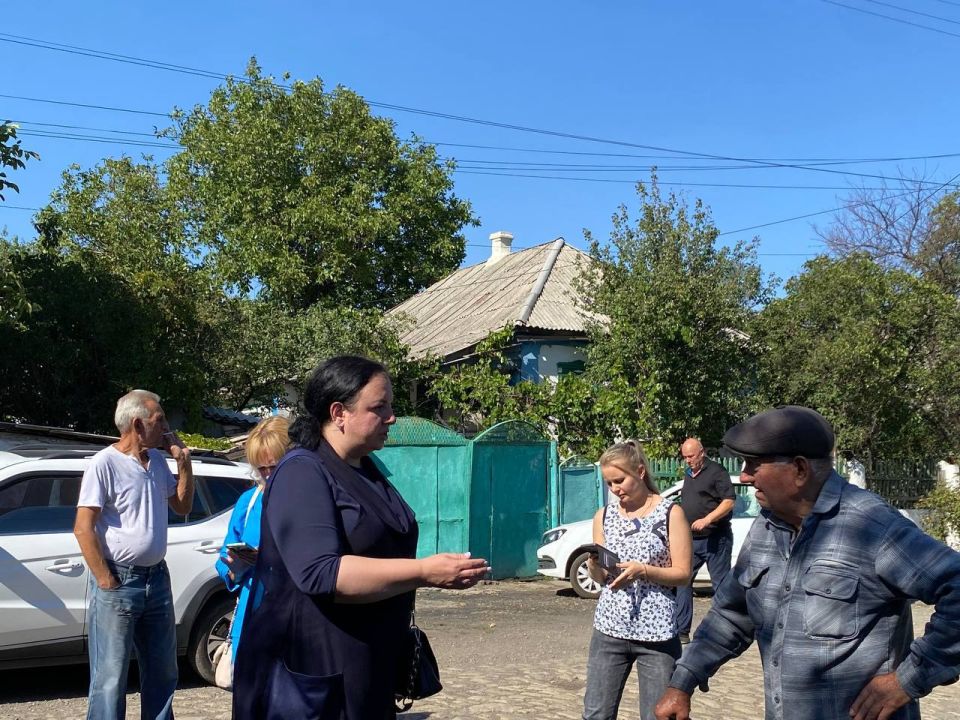Виктория Жукова: Сегодня провела встречу с жителями в пгт Троицко-Харцызске на улице Октябрьской Виктория Жукова: Сегодня провела встречу с жителями в пгт Троицко-Харцызске на улице Октябрьской