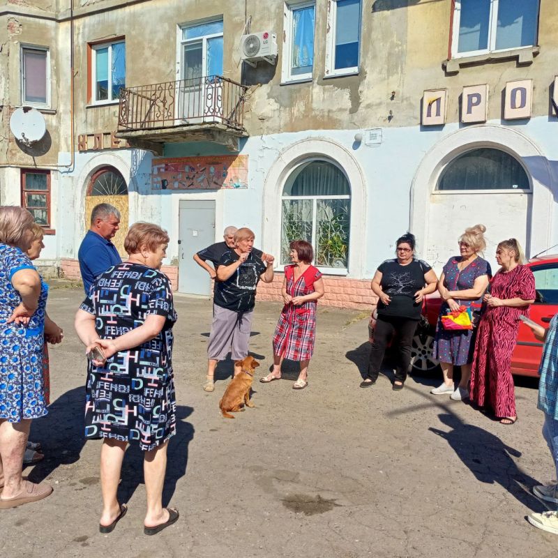 По поручению Главы ДНР Дениса Пушилина, на территории Кировского внутригородского района продолжаются встречи с населением на подведомственной территории.27 августа, депутат Макеевского городского совета Юрий Яретенко... По поручению Главы ДНР Дениса Пушилина, на территории Кировского внутригородского района продолжаются встречи с населением на подведомственной территории.27 августа, депутат Макеевского городского совета Юрий Яретенко...