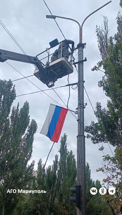 На улицах Мариуполя энергетики обновили более полутора километров воздушных линий На улицах Мариуполя энергетики обновили более полутора километров воздушных линий