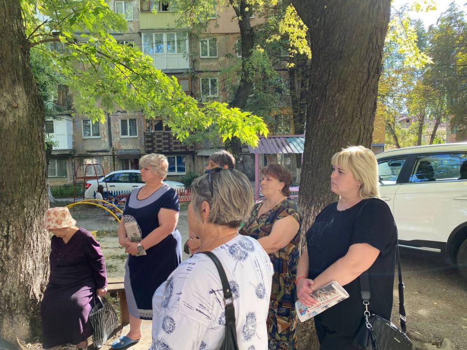 Виктория Жукова: Сегодня была проведена внеплановая встреча с гражданами в городе Харцызске по адресу: ул. Свободы, 79 Виктория Жукова: Сегодня была проведена внеплановая встреча с гражданами в городе Харцызске по адресу: ул. Свободы, 79